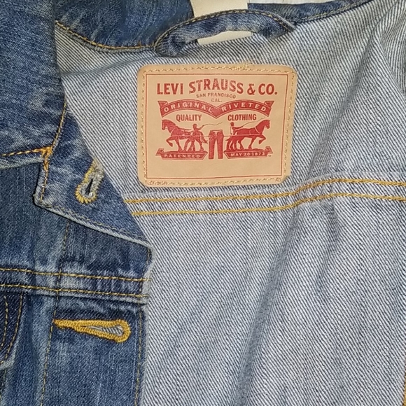 Levi Jacket - Picture 3 of 4